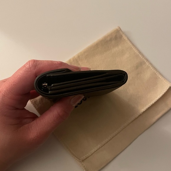 Authentic Louis Vuitton Reverse Giant Monogram Zoe Wallet - Picture 7 of 10